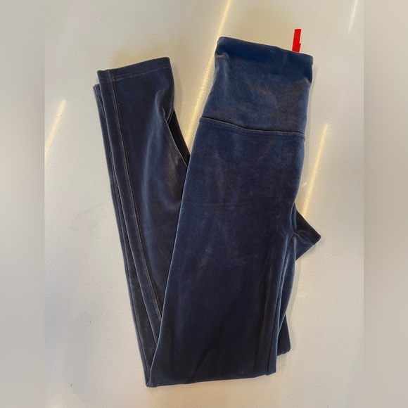 SPANX Gray Velvet luxe flatter fit Leggings sz Medium - Picture 14 of 15